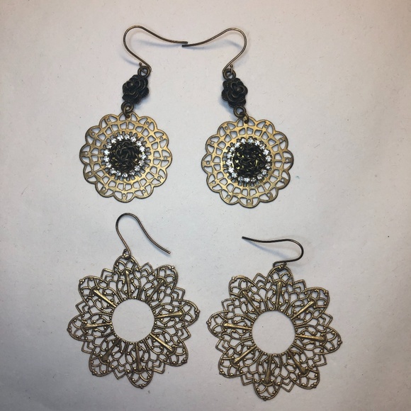 Jewelry - Set of 2 Floral Earrings